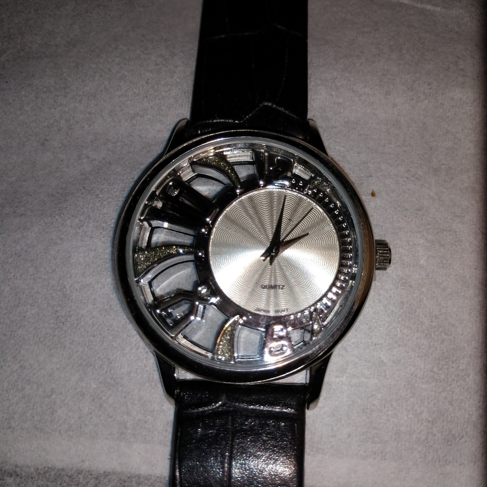Watch new😀needs battery
